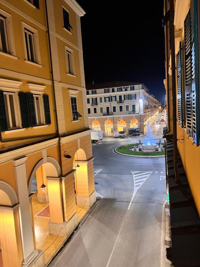 Casa Dante: Oneglia Centro-Marina-Spiagge Apartamento Imperia Exterior foto